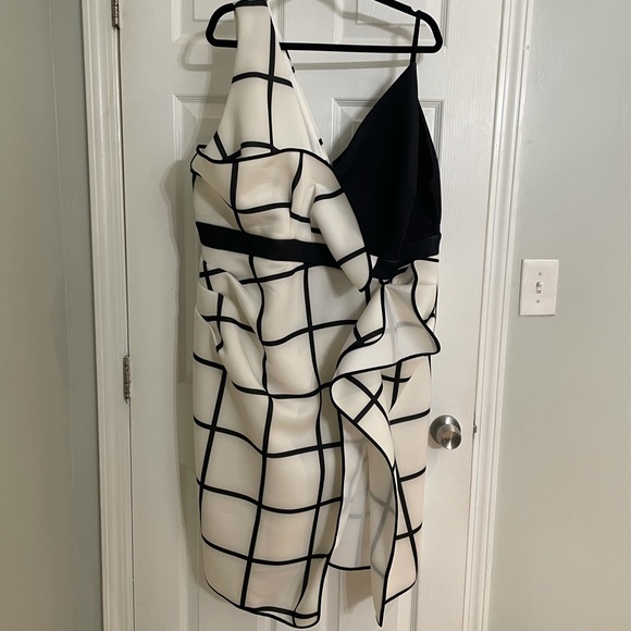 ASOS DESIGN Curve mono grid midi pencil dress - Picture 4 of 5